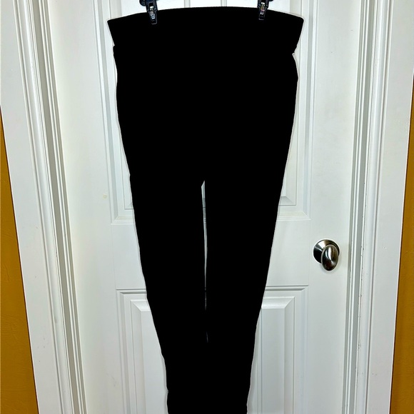 Fabletics Joggers - Picture 3 of 8